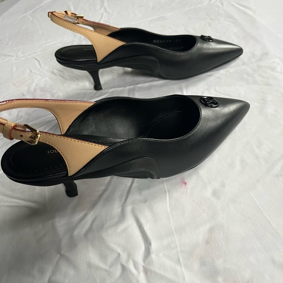 Nice sandals for any occasional, confor with 2 inch hills, support the arches. - Picture 4 of 6